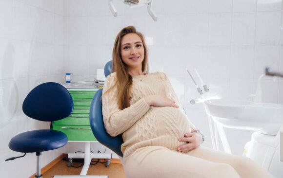 Denti in gravidanza: problemi tipici, sintomi e cure che si possono fare